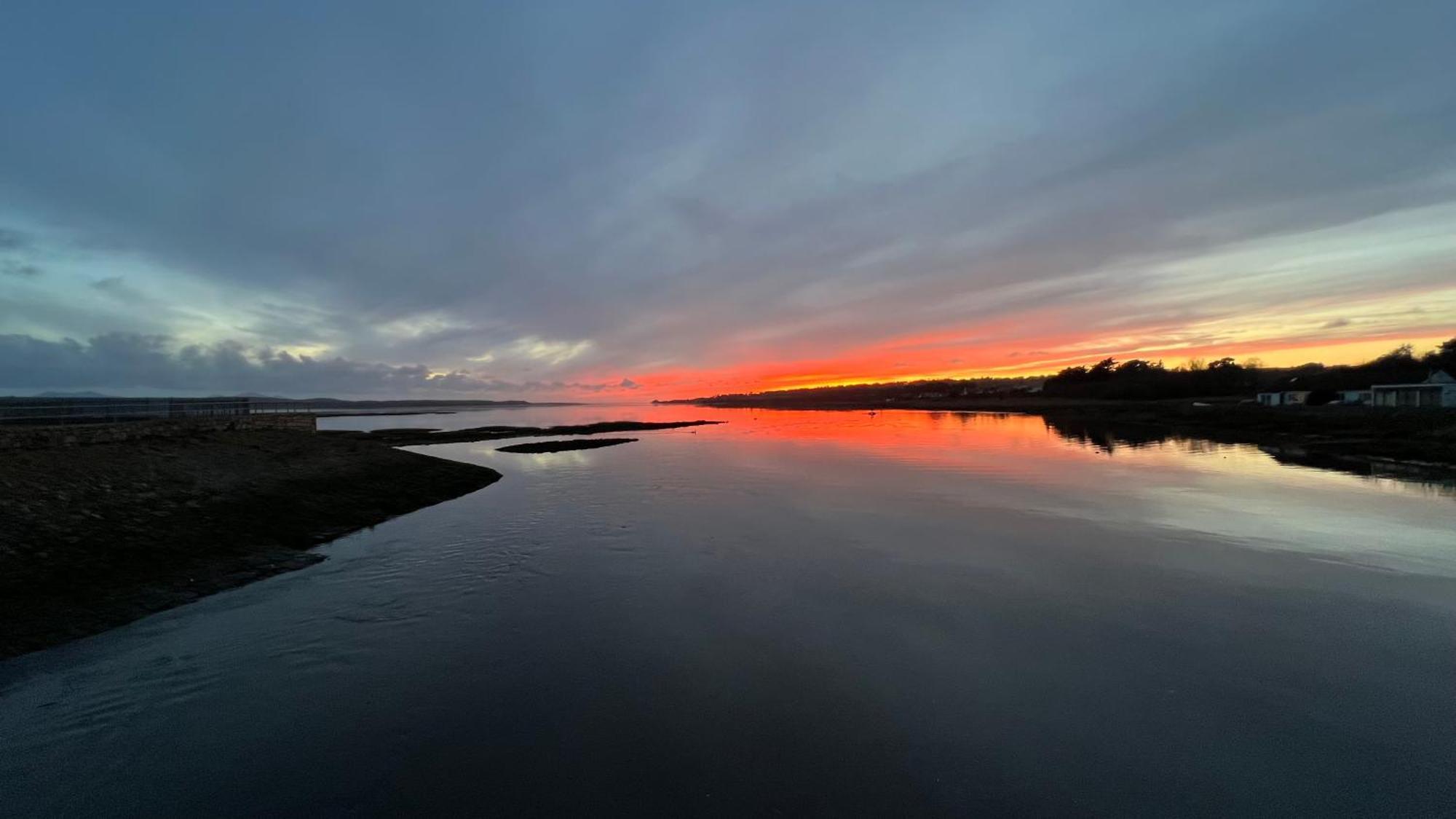 Llanw Malltraeth - Malltraeth Tides Llangadwaladr  Bagian luar foto
